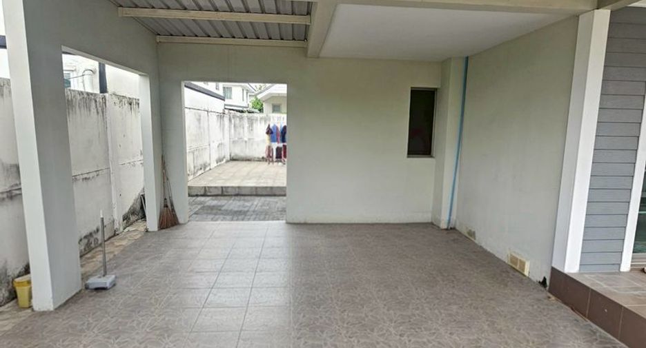 Casa en venta de 3 habitaciones en Si Racha, Chonburi