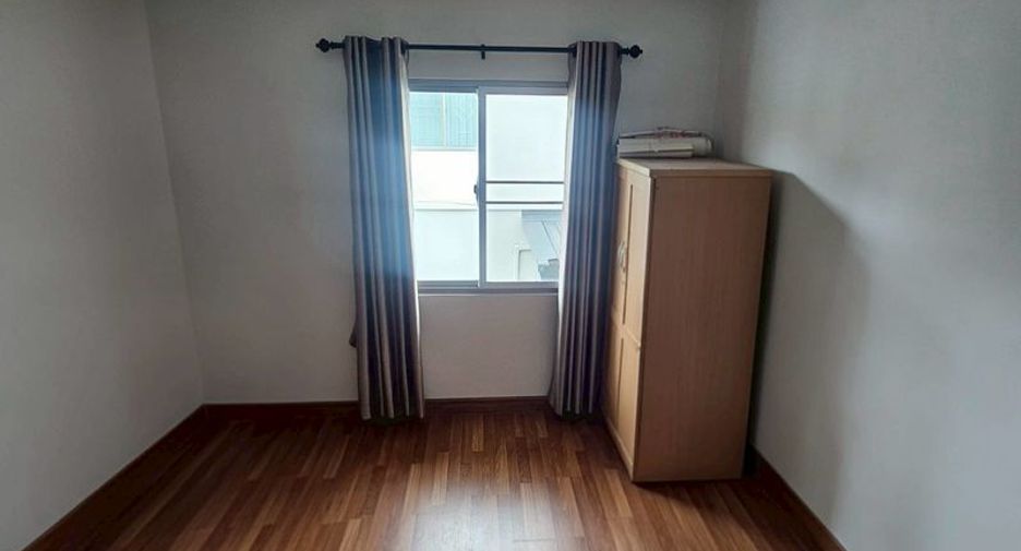 Casa en venta de 3 habitaciones en Si Racha, Chonburi