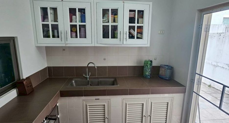 Casa en venta de 3 habitaciones en Si Racha, Chonburi