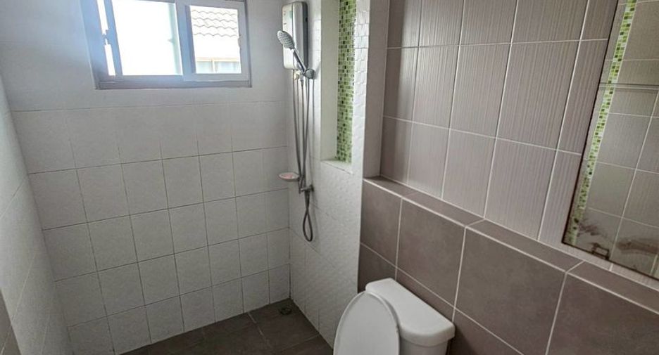 Casa en venta de 3 habitaciones en Si Racha, Chonburi