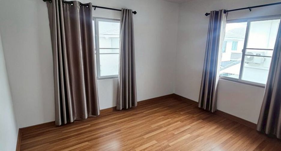 Casa en venta de 3 habitaciones en Si Racha, Chonburi