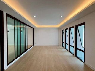 For sale 4 bedrooms townhouse in Phra Khanong, Bangkok