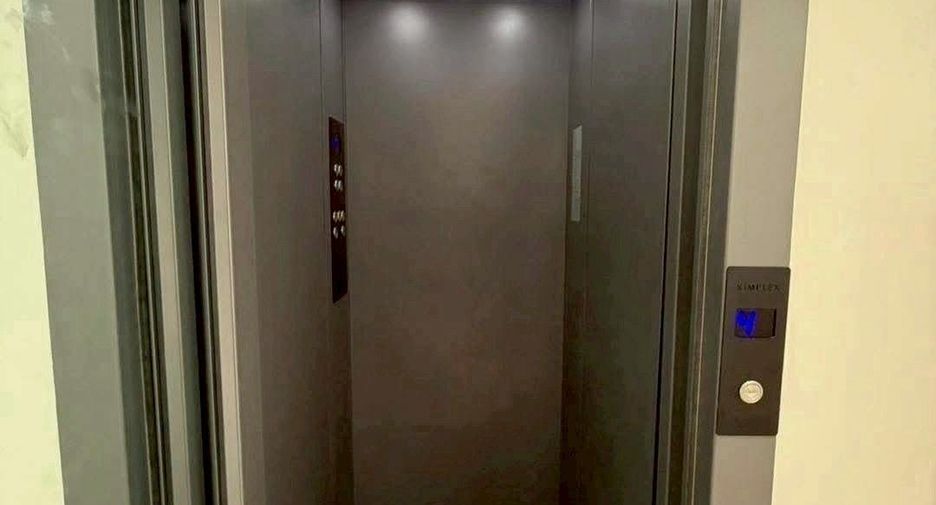 出售 4 卧室 联排别墅 在 Phra Khanong, 曼谷