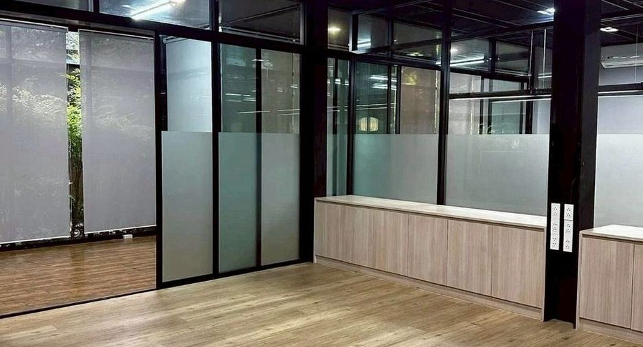 For rent office in Mueang Samut Prakan, Samut Prakan