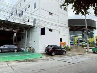 For rent retail Space in Huai Khwang, Bangkok
