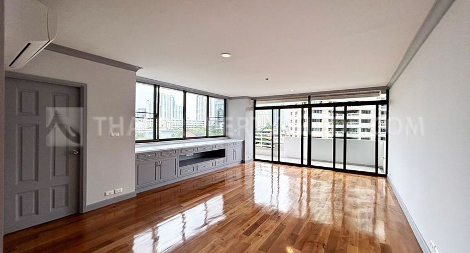 For rent 3 bedrooms condo in Khlong Toei, Bangkok