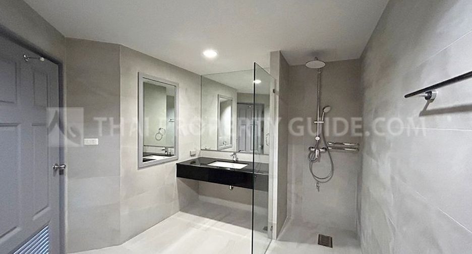 For rent 3 bedrooms condo in Khlong Toei, Bangkok