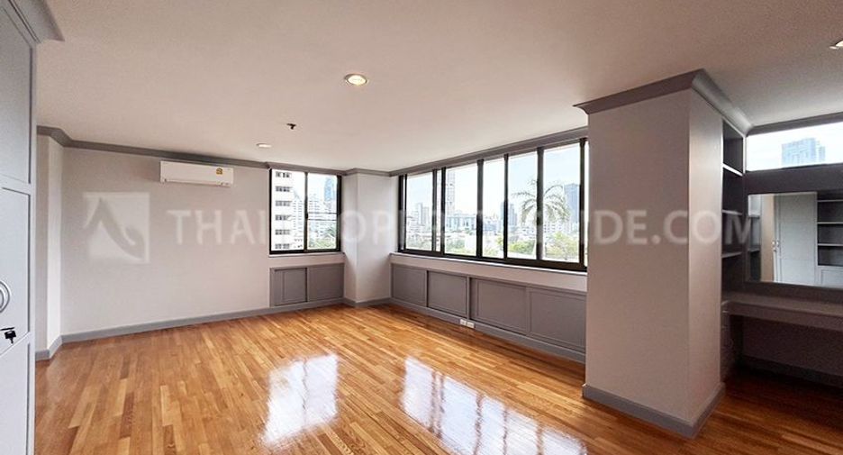 For rent 3 bedrooms condo in Khlong Toei, Bangkok