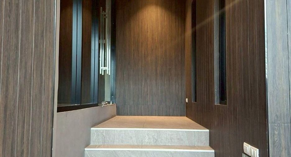 For rent and for sale 4 bedrooms townhouse in Khlong Toei, Bangkok