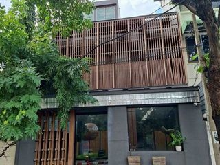 For rent そして for sale 4 ベッドルーム townhouse in Khlong Toei, Bangkok