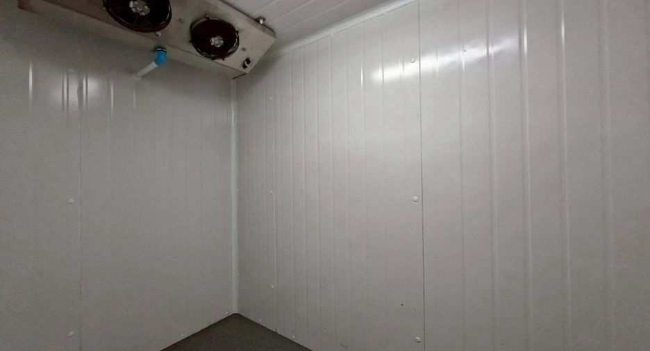 For rent and for sale 4 bedrooms townhouse in Khlong Toei, Bangkok