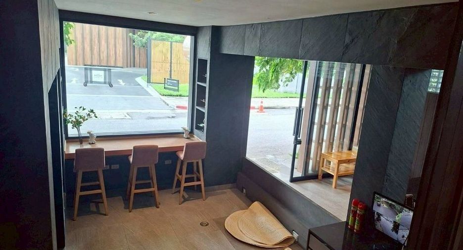 For rent and for sale 4 bedrooms townhouse in Khlong Toei, Bangkok