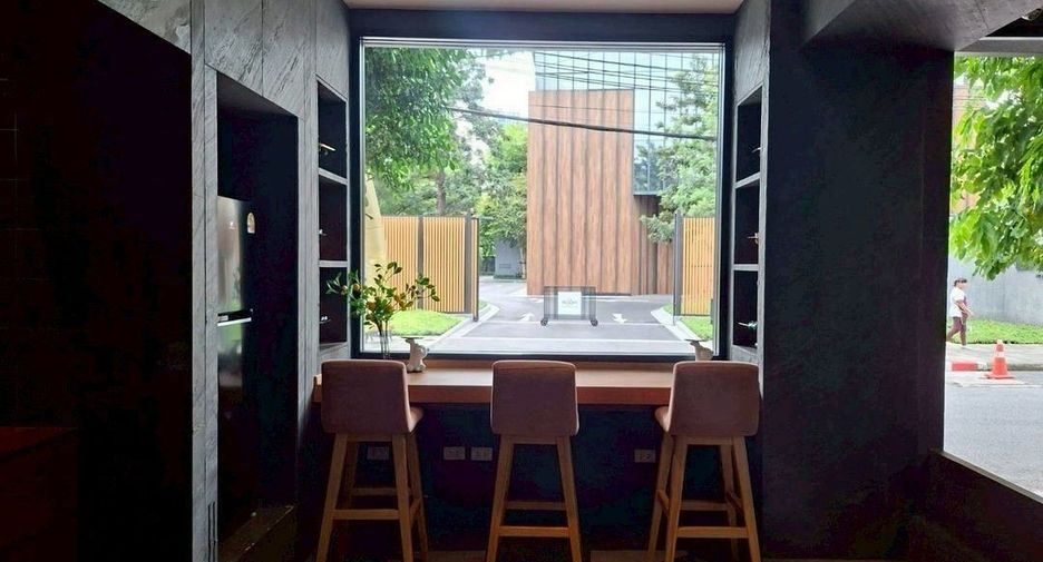 For rent and for sale 4 bedrooms townhouse in Khlong Toei, Bangkok