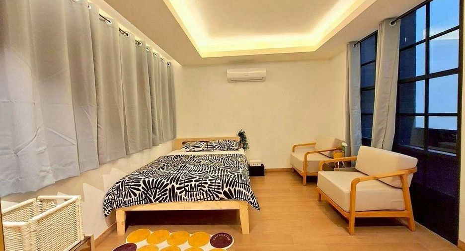 For rent and for sale 4 bedrooms townhouse in Khlong Toei, Bangkok