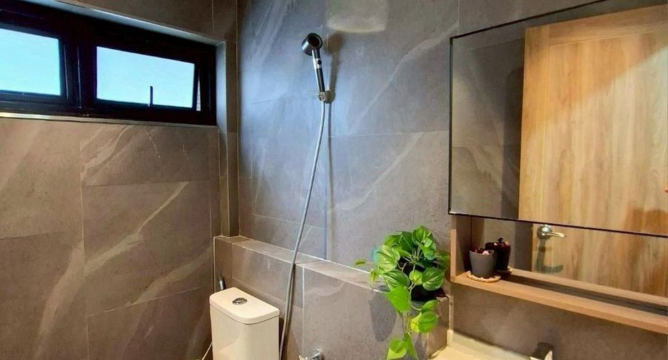 For rent and for sale 4 bedrooms townhouse in Khlong Toei, Bangkok