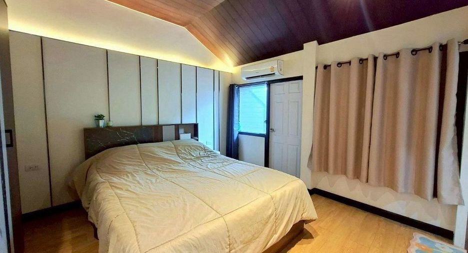 For rent and for sale 4 bedrooms townhouse in Khlong Toei, Bangkok