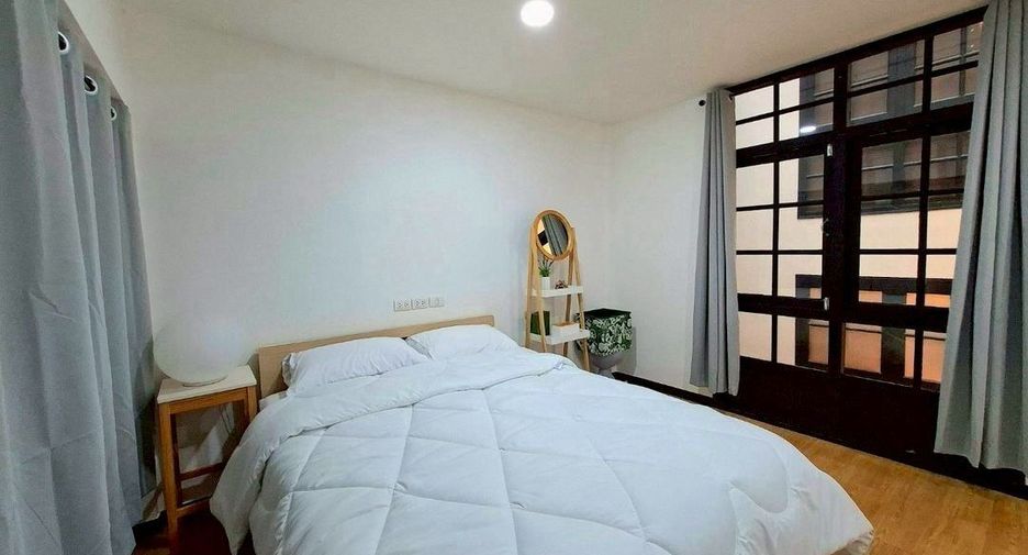 For rent and for sale 4 bedrooms townhouse in Khlong Toei, Bangkok