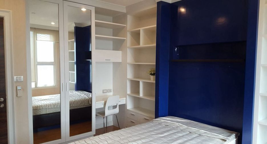 For rent 3 bedrooms condo in Bang Kho Laem, Bangkok