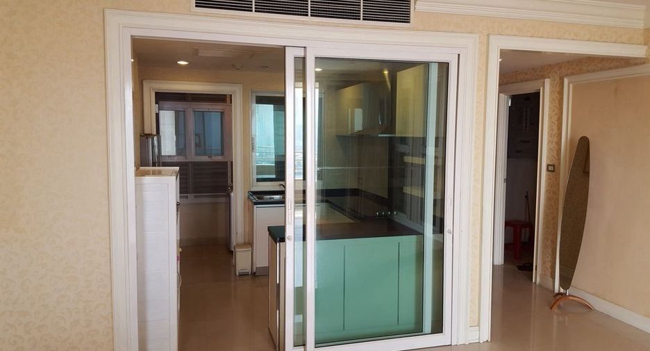 For rent 3 bedrooms condo in Bang Kho Laem, Bangkok