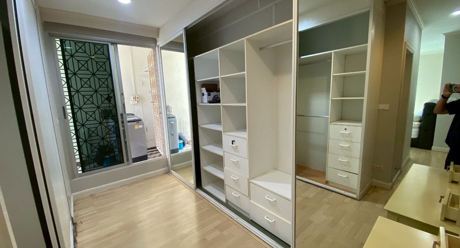 For rent 2 bedrooms condo in Sathon, Bangkok