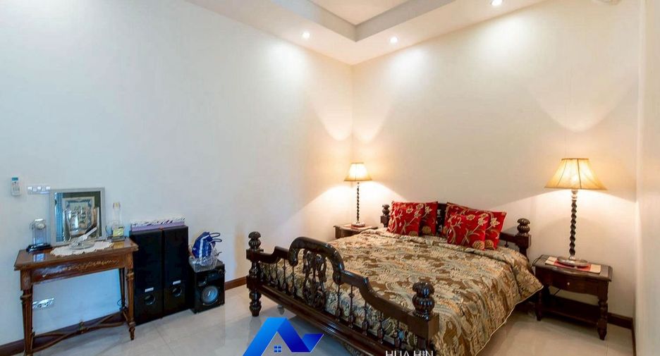For rent 4 bedrooms villa in Cha Am, Phetchaburi