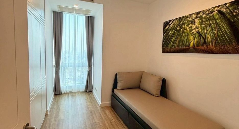 For rent 2 bedrooms condo in Sathon, Bangkok