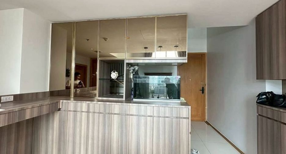 For rent 2 bedrooms condo in Sathon, Bangkok
