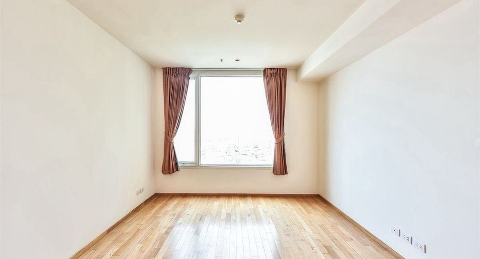 For rent 2 bedrooms condo in Sathon, Bangkok