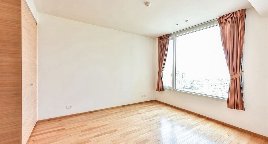 For rent 2 bedrooms condo in Sathon, Bangkok