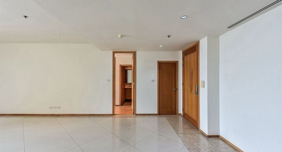 For rent 2 bedrooms condo in Sathon, Bangkok