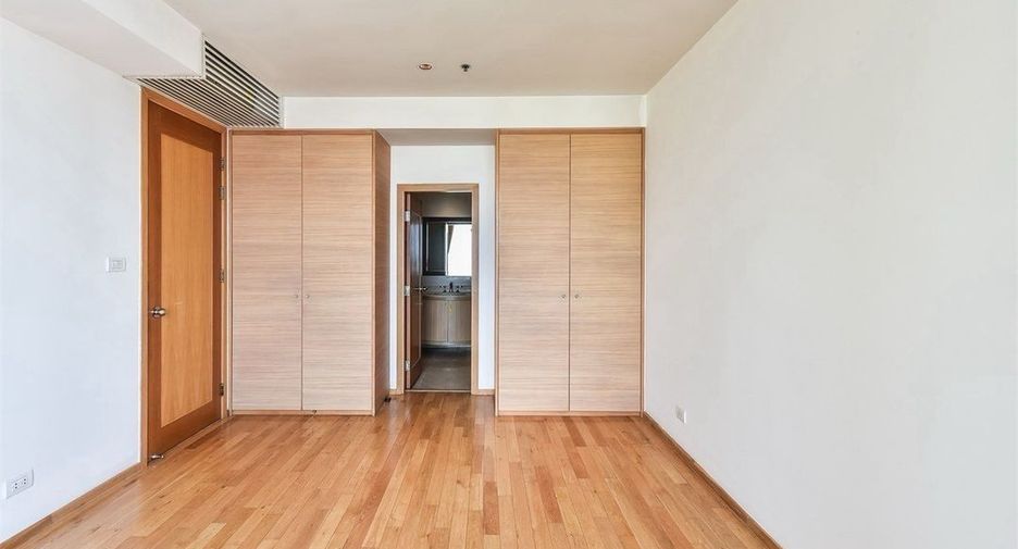 For rent 2 bedrooms condo in Sathon, Bangkok