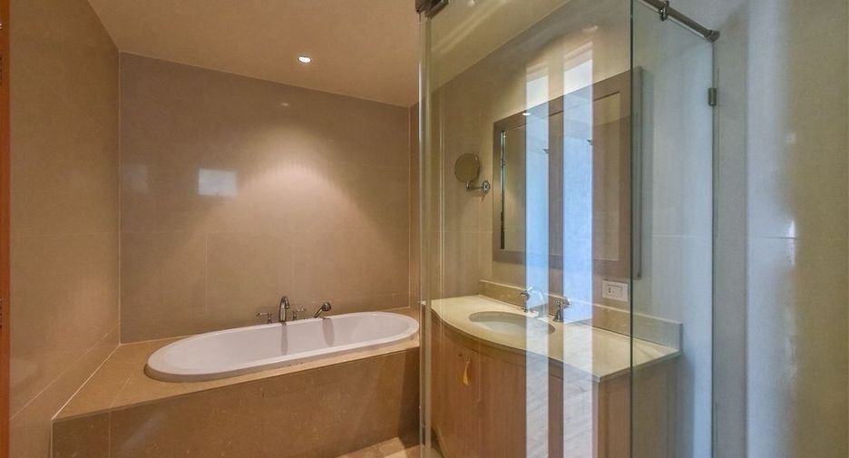 For rent 2 bedrooms condo in Sathon, Bangkok