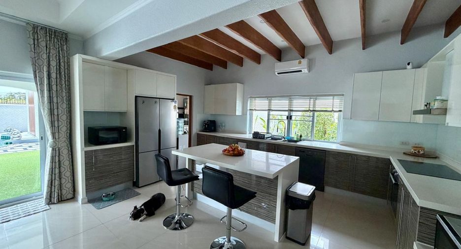 For sale 3 bedrooms house in East Pattaya, Pattaya