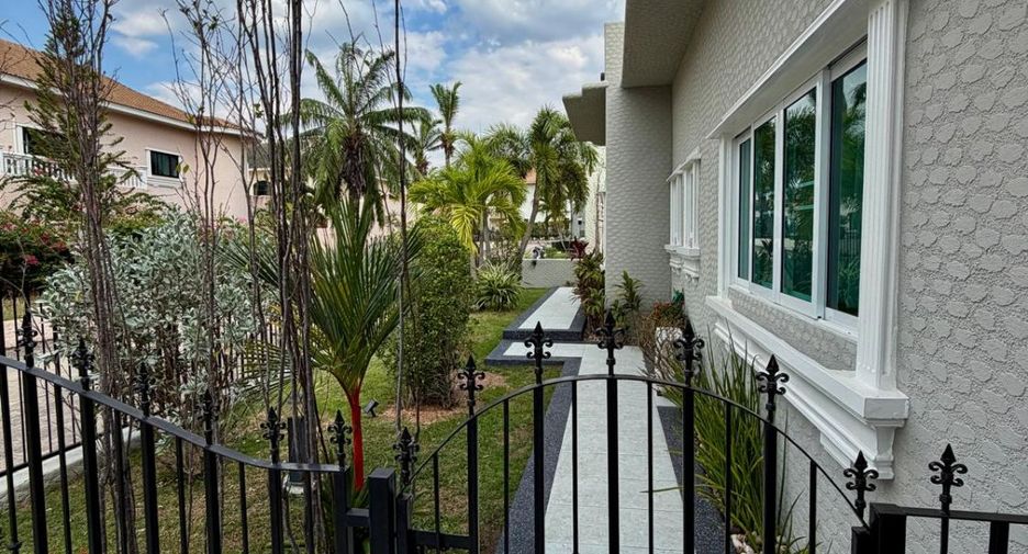 For sale 3 bedrooms house in East Pattaya, Pattaya