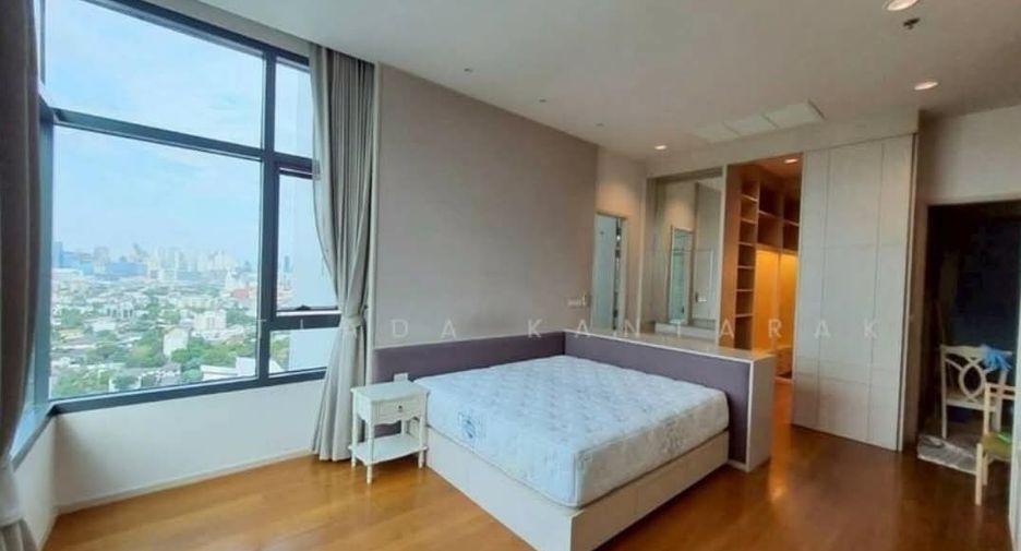 For sale 4 bedrooms condo in Yan Nawa, Bangkok