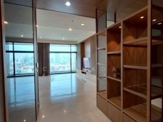 For sale 4 bedrooms condo in Yan Nawa, Bangkok
