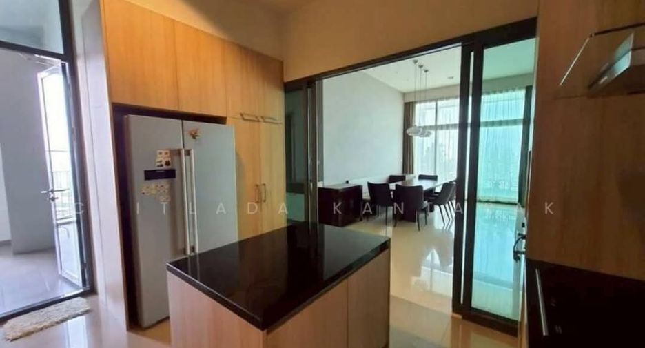 For sale 4 bedrooms condo in Yan Nawa, Bangkok