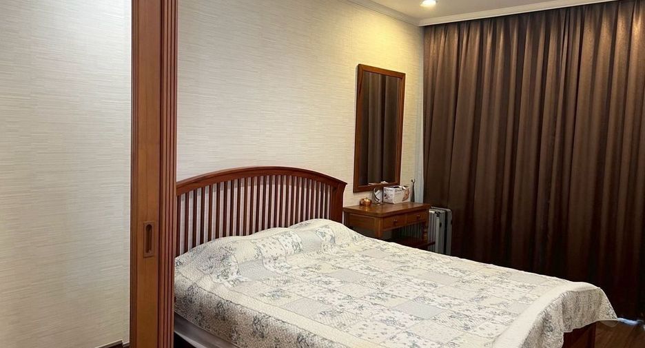 For rent 2 bedrooms condo in Sathon, Bangkok