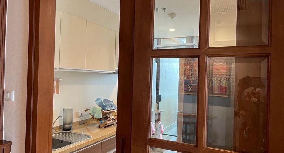 For rent 2 bedrooms condo in Sathon, Bangkok