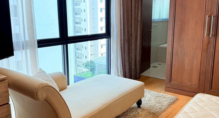 For rent 2 bedrooms condo in Sathon, Bangkok