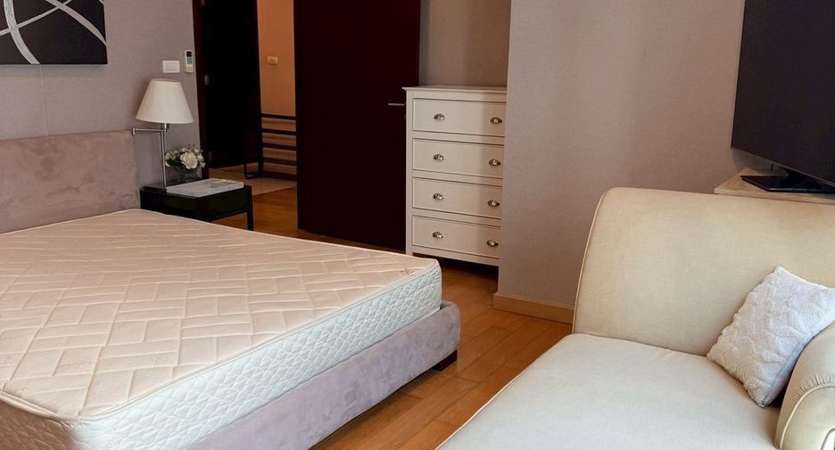 For rent 2 bedrooms condo in Sathon, Bangkok