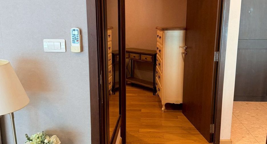 For rent 2 bedrooms condo in Sathon, Bangkok