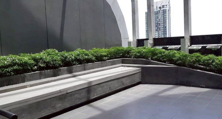 For rent 2 bedrooms condo in Ratchathewi, Bangkok