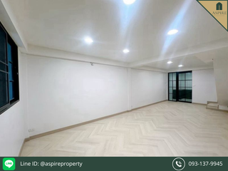 For sale 2 bedrooms townhouse in Phra Khanong, Bangkok