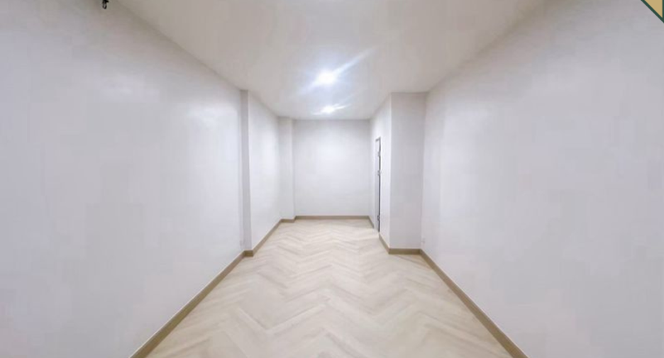 For sale 2 bedrooms townhouse in Phra Khanong, Bangkok