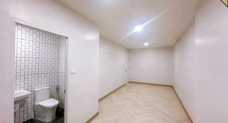 For sale 2 bedrooms townhouse in Phra Khanong, Bangkok