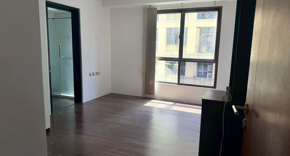 For rent 2 bedrooms condo in Sathon, Bangkok