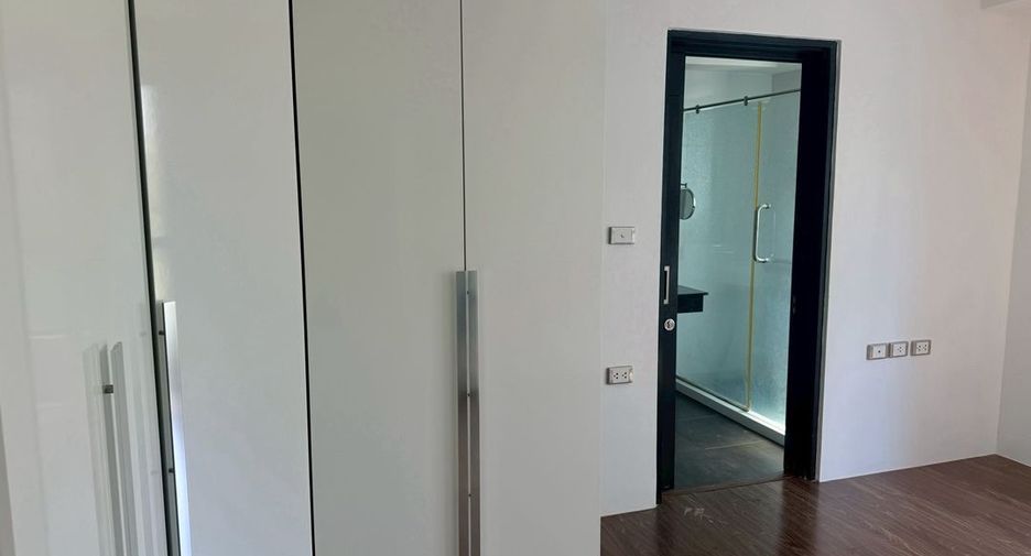 For rent 2 bedrooms condo in Sathon, Bangkok