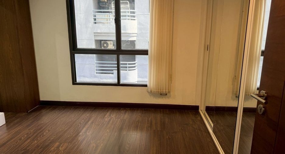 For rent 2 bedrooms condo in Sathon, Bangkok