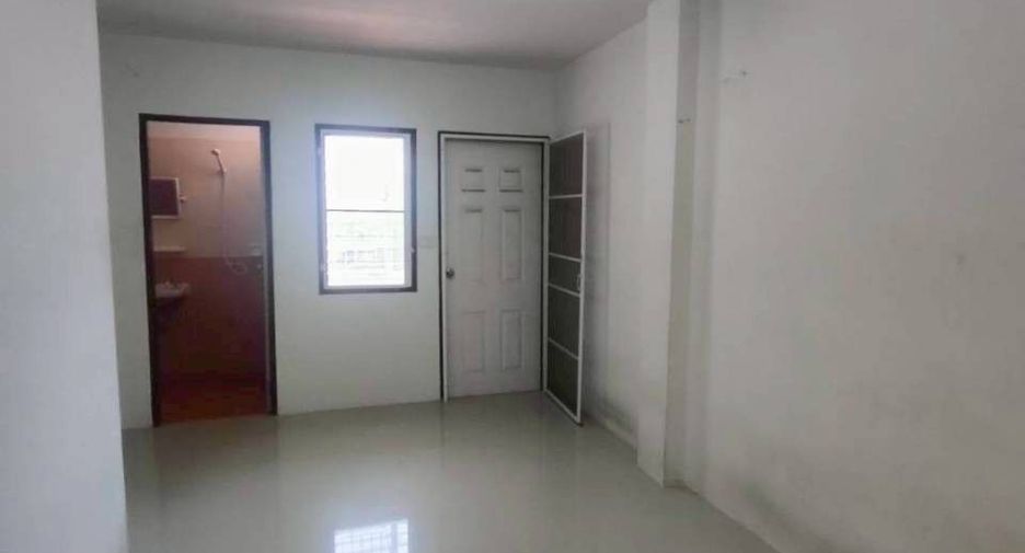 For sale 4 bedrooms retail Space in Mueang Chachoengsao, Chachoengsao